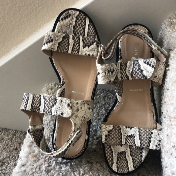 Size 7 1/2 python embossed open-toe sandals - Picture 4 of 5